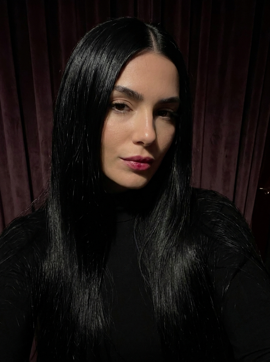Raven Straight Hair als Halloween Frisuren für Frauen Inspiration 2026